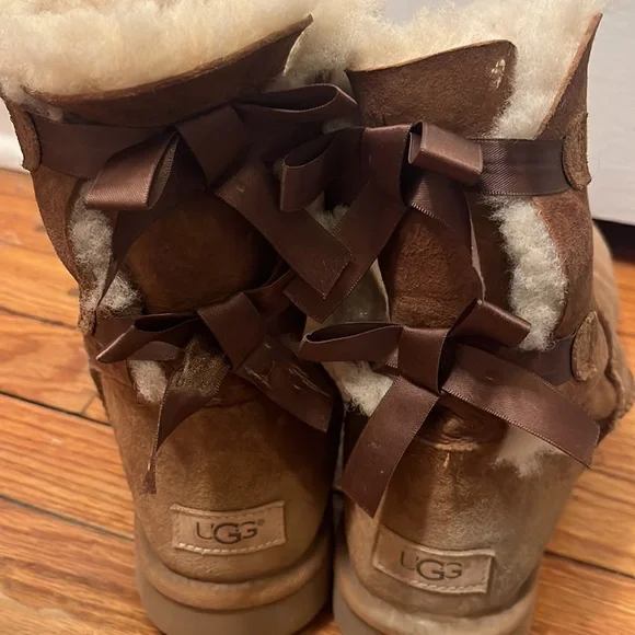 UGG Bailey Bow Boots - Picture 2 of 4